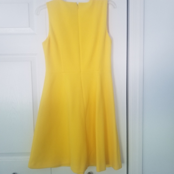 Vince Camuto Yellow Pleated Sundress with Crochet White Lace Neckline Size 8 - Picture 3 of 7